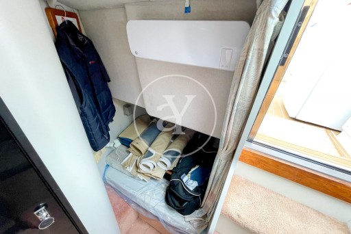 CRUISERS YACHTS ROGUE 3070 1
